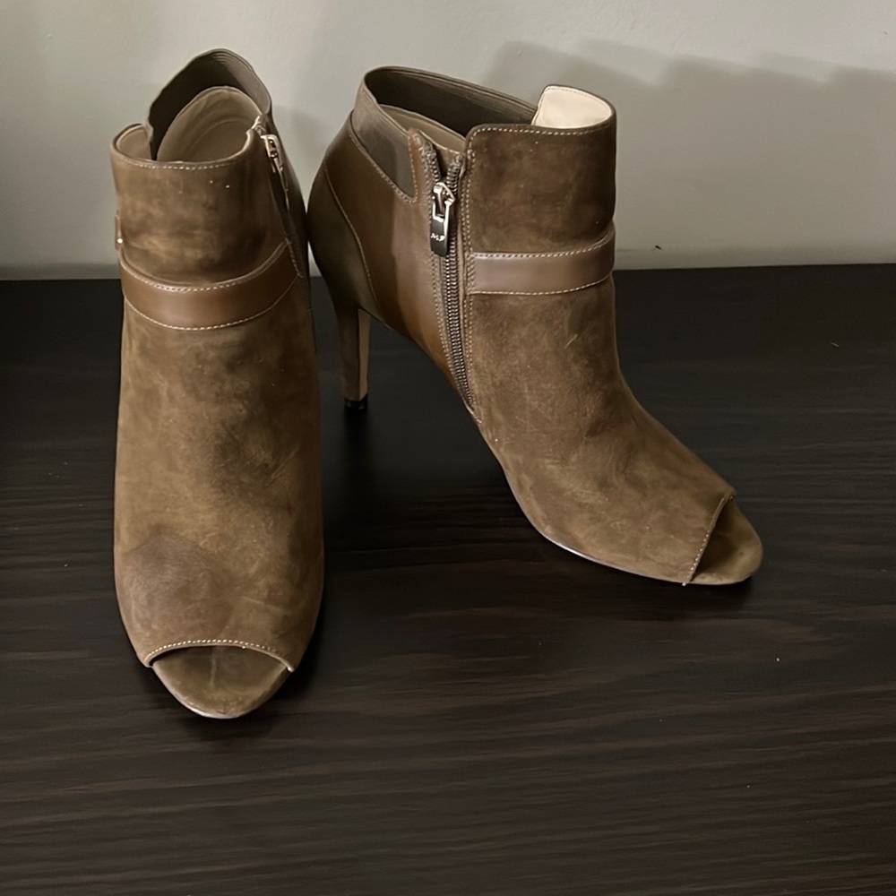 Olive green suede booties!